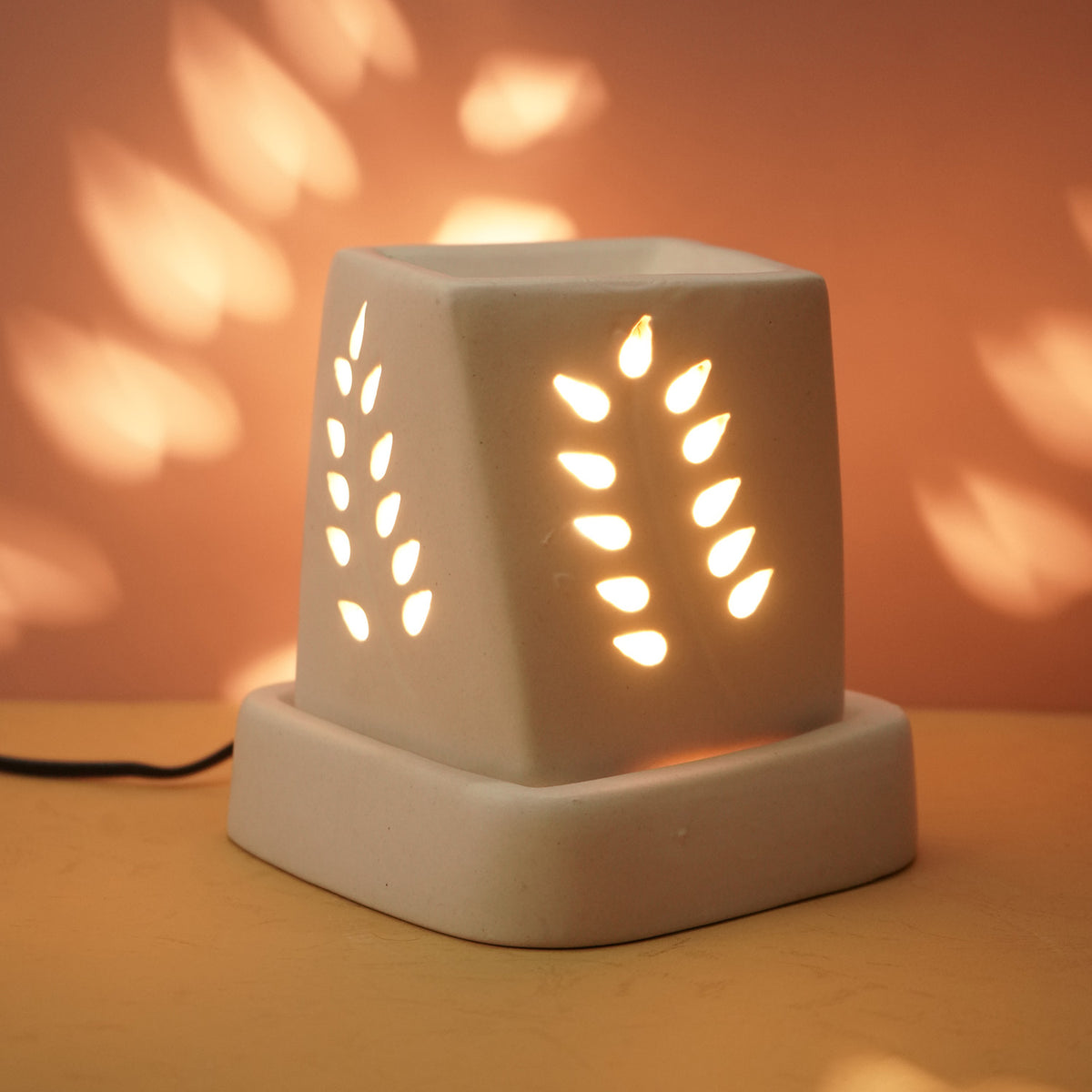 Claymistry Ceramic Electric White Leaves Aroma Lamp Diffuser | 14cm * 14cm * 16cm | Matte Finish | Aroma Oil Burner for Aromatherapy | Home Decor and Fragrance with Aroma Oil (Jasmine Fragrance 10 ml)