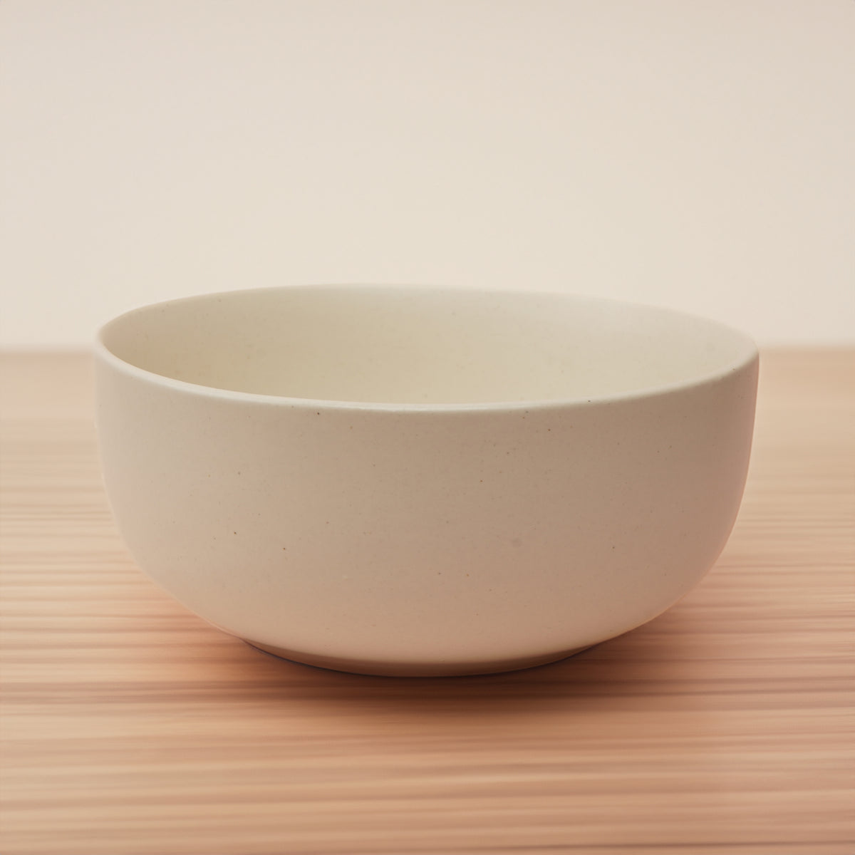 Minimalist Cream Ceramic Bowl: Contemporary Kitchen Essential for Stylish Dining